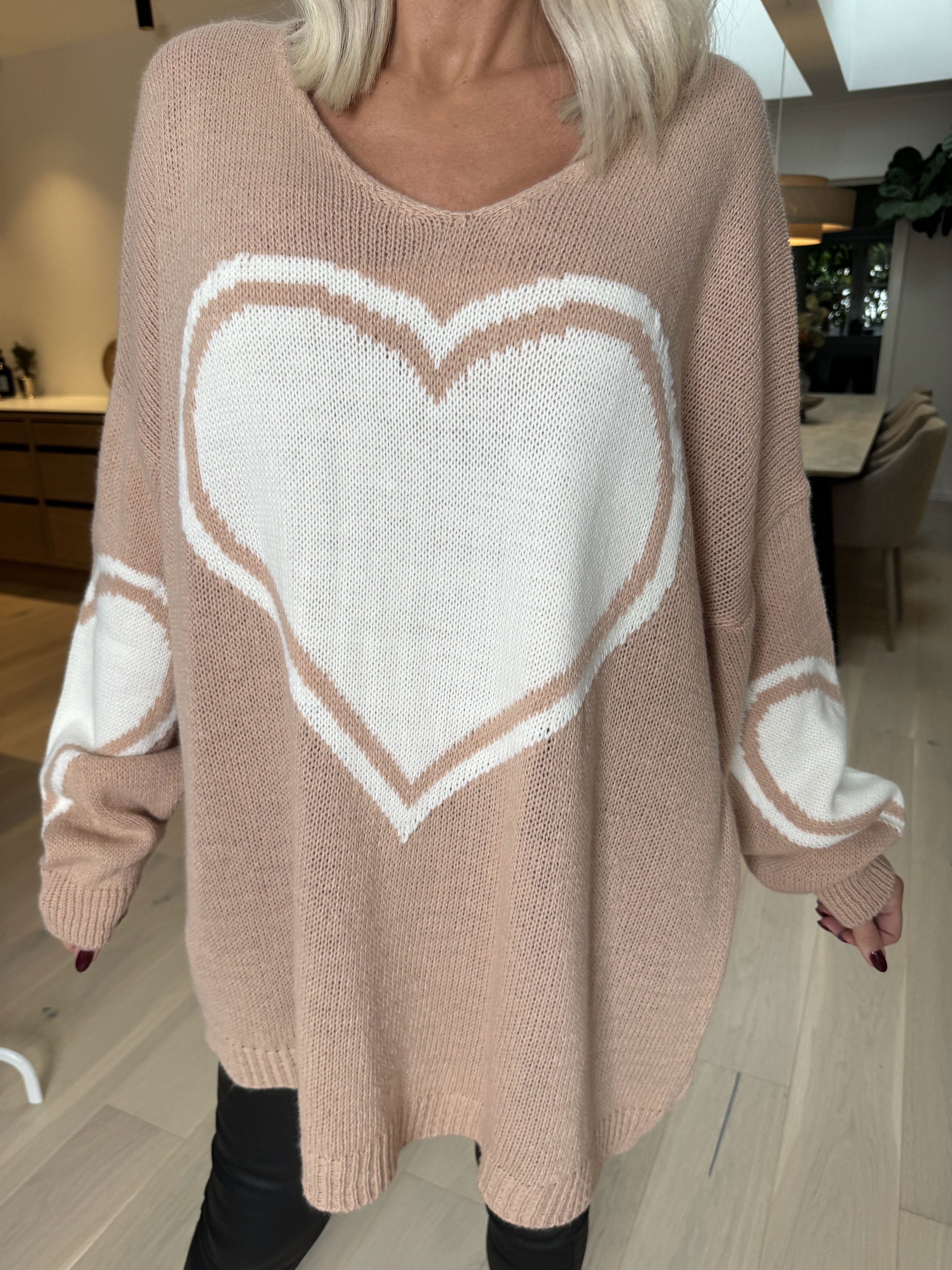 Lorena - Stickad blus med stort hjärta